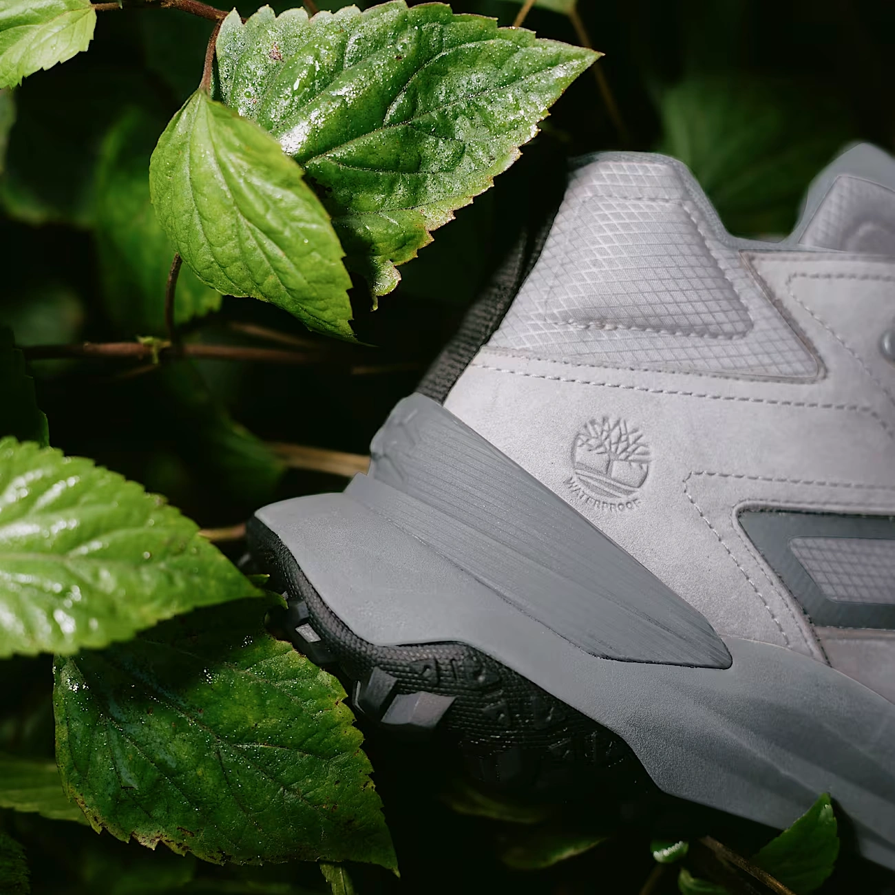 Men's Motion Access Mid Waterproof Sneaker